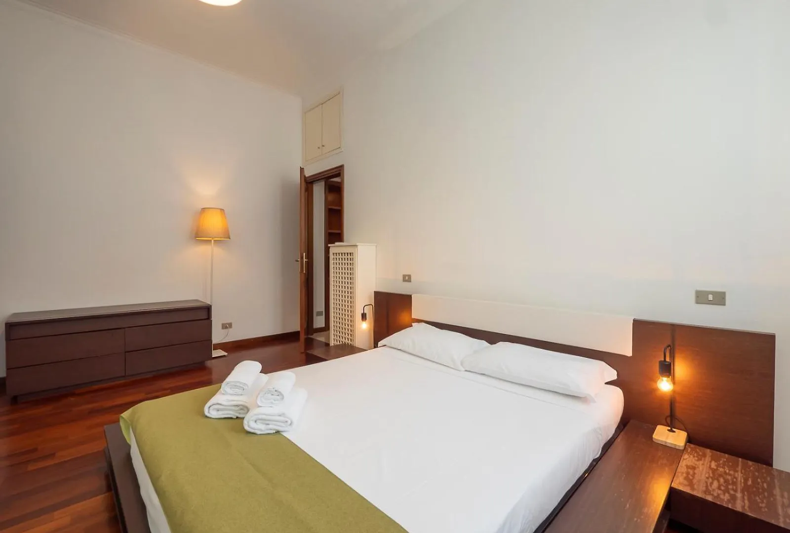 Xenia Apartments - Classical Suite In Central Station Milan