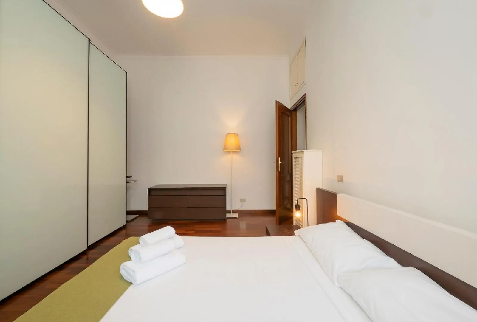 Xenia Apartments - Classical Suite In Central Station Milan Italy