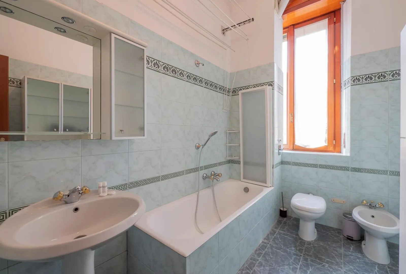 Xenia Apartments - Classical Suite In Central Station Milan 0*,