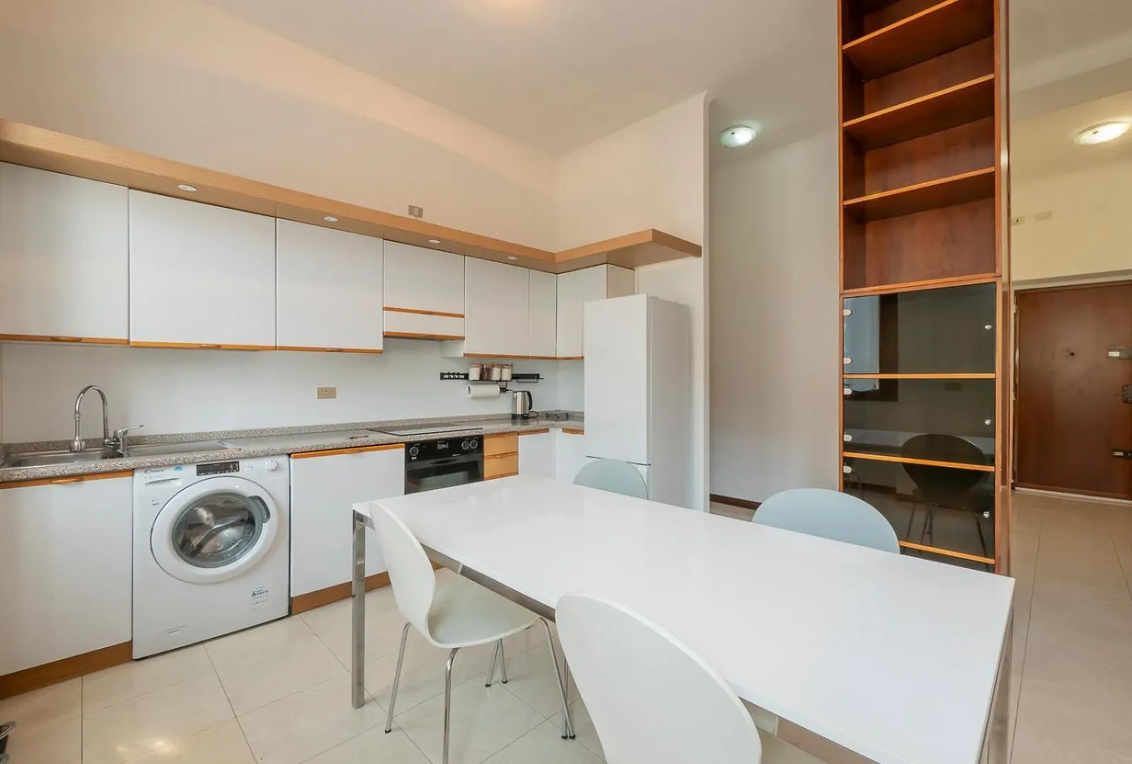 Xenia Apartments - Classical Suite In Central Station Milan Italy